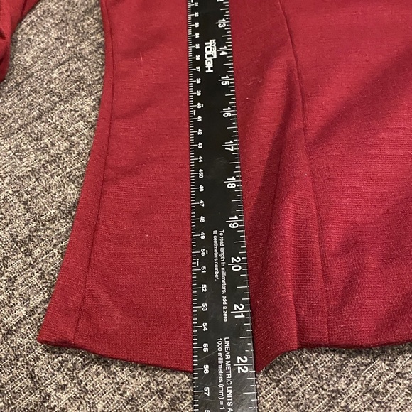 Auline Collection Elegant Burgundy Women's Blazer. One button. Measures size L. - Picture 12 of 13